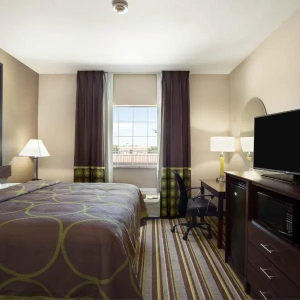 Super 8 by Wyndham Bakersfield South CA, hotel in Bakersfield