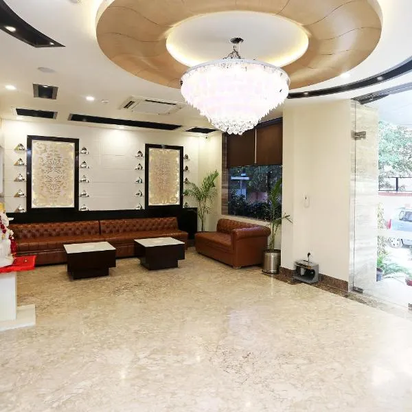 Collection O Pearl Blue, hotel in Tājganj