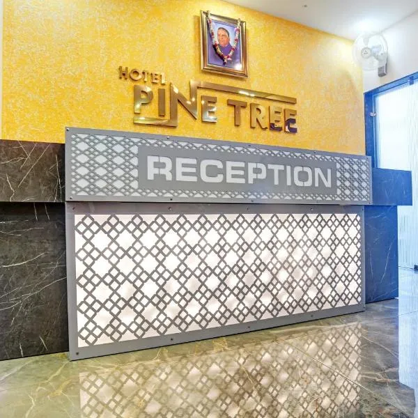 Super Townhouse Pine Tree, hotel in Indore