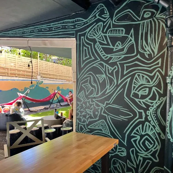 Polynesian Hostel Beach Club, hotel di Honolulu