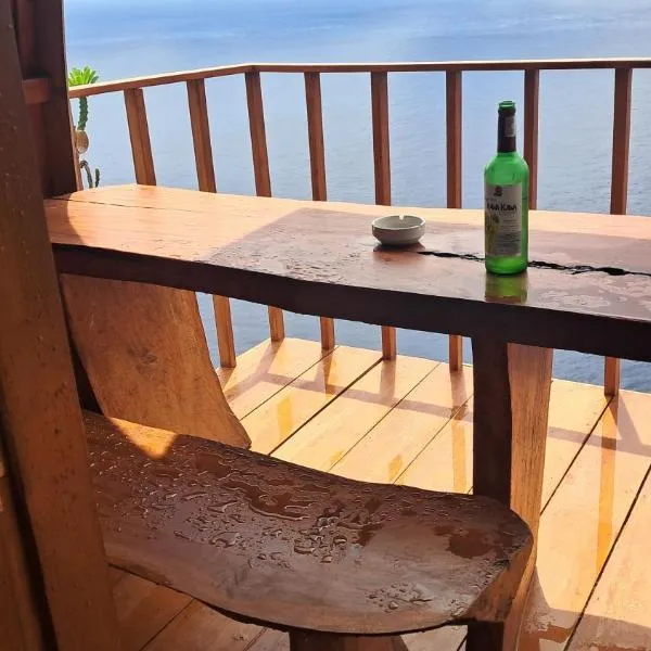 Eco-tourist Dreamstay Cliff Tree House, hotel in Nusa Penida
