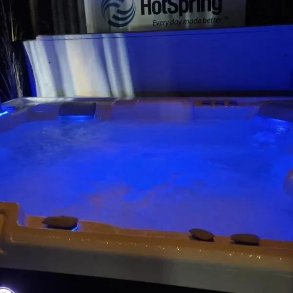 Ferienwohnung La-Wurm mit privatem Whirlpool, hotel v destinaci Hart im Zillertal