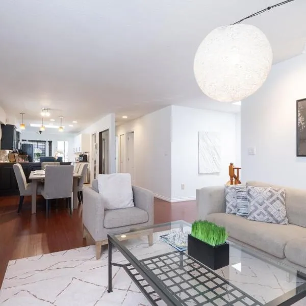 3BR Near Commercial Dr 10 min to Downtown, hotel in Vancouver