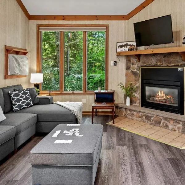 Harmony Ridge by AvantStay Fireplace Large Deck Forest Views, hotel in Lake Harmony
