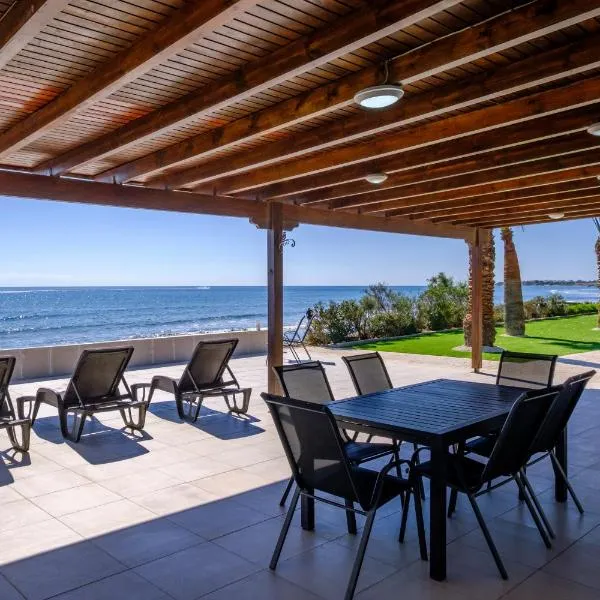 Shoreline Beach House, hotel di Larnaka
