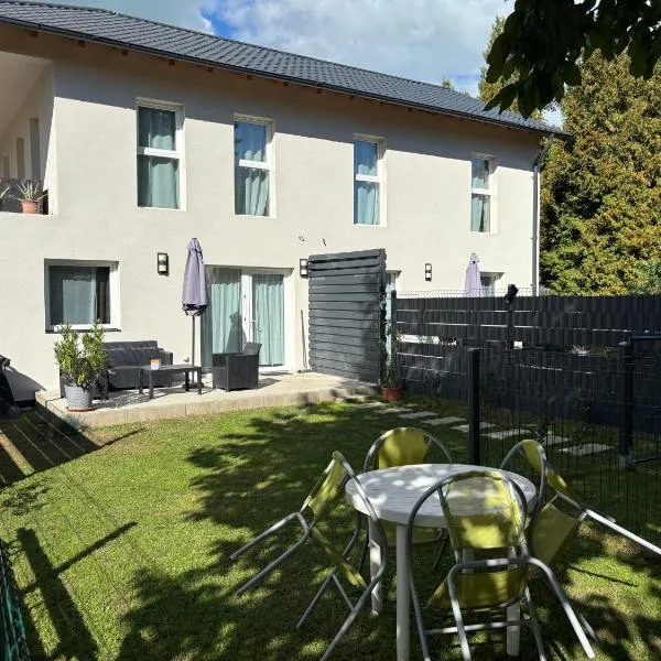 Marton Apartman, hotel in Balatonszemes
