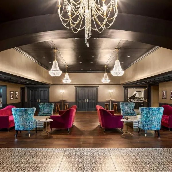 The Highlander Hotel, Ascend Hotel Collection、アイオワシティのホテル