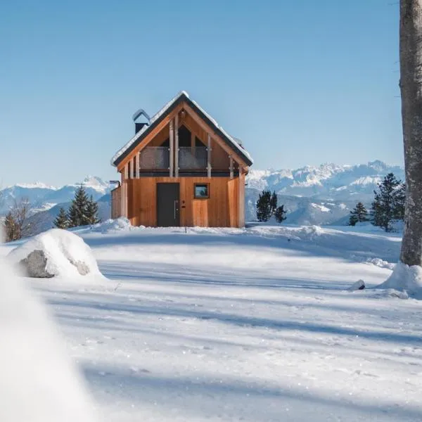 NEW OPENING "Sissi Chalets" - Unique Luxury Hideaway with Mountain view & Sauna, hotel in Mendola