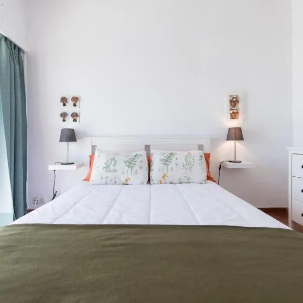 Amazing Sesimbra Duplex by the beach, hotel in Sesimbra