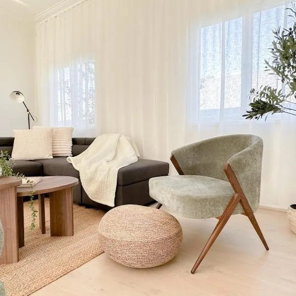 Penthouse Spot - Sleep 8 - Free Parking - 4km CBD, viešbutis Brisbene