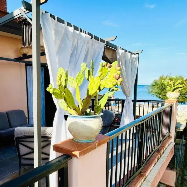 House on the beach, khách sạn ở Agnone Bagni