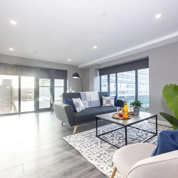 2 Bed Waterfront Flat Dock Views Liverpool, khách sạn ở Liverpool