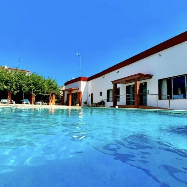 Hostal Lleida, hotel in Segur de Calafell