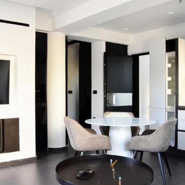 White and Black Aegina、Áyioi Asómatoiのホテル