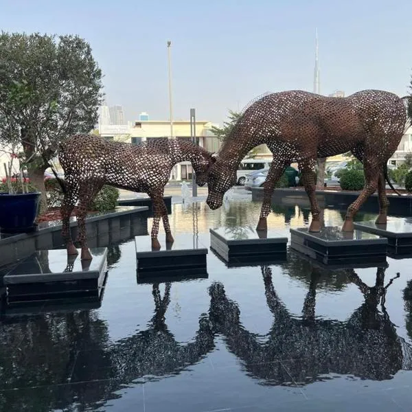 mixed room jumeirah 1, bed hostel dubai، فندق في دبي