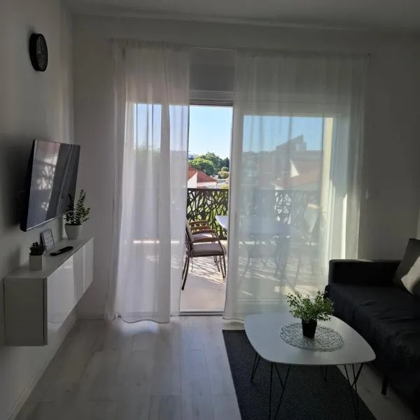 Monami - Apartman Simona, hotel in Vodice