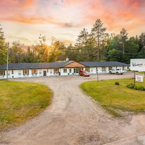 The Windmoor Lodge, hotel en Grayling