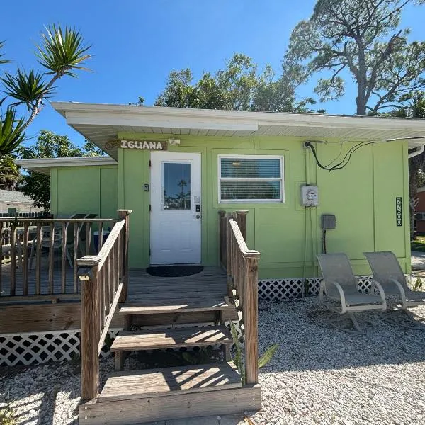 Iguana Updated Home By Large Imperial River 1 Mi to Beach, hotel di Bonita Springs