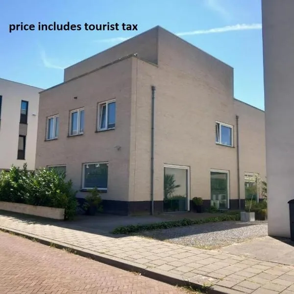 B&B luxury villa, free parking, close to the center, hotel v Haagu