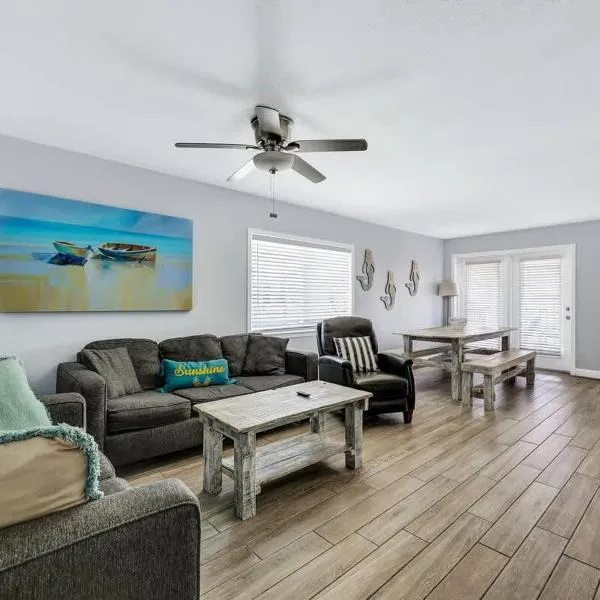 Gulf Coast Beach Front Condo with Private Balcony, hotel din South Padre Island