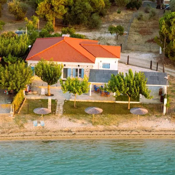 Bluevera sandy beachfront villa-Aidipsos bay, khách sạn ở Gialtra