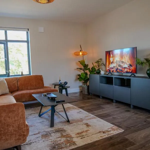 Riverside Dingle - Luxury Apt 2, hotel v destinaci Dingle