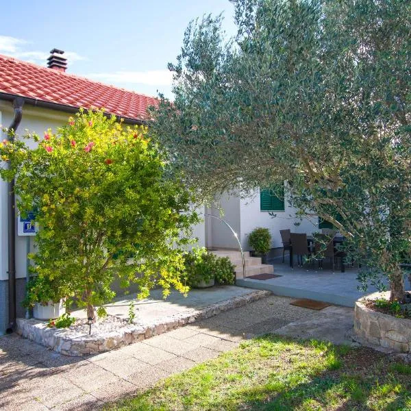 House Pansy, hotel in Pašman