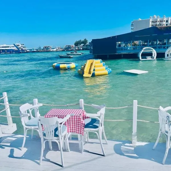 Serafy City Center Hostel and Pool for Foreigners Adults Only、ハルガダのホテル