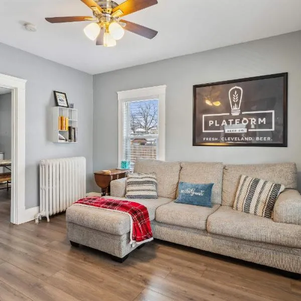 BrewLoft Cleveland - Near Rock Hall & Downtown: Lakewood şehrinde bir otel