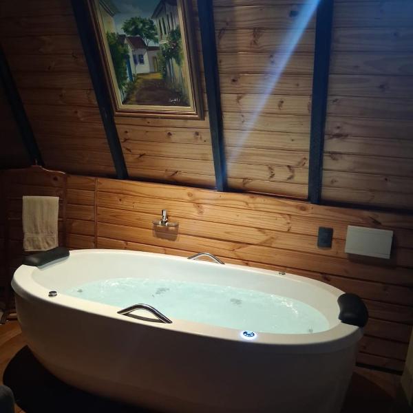 Chalé Canto da Mata - Com Piscina e Café da Manhã