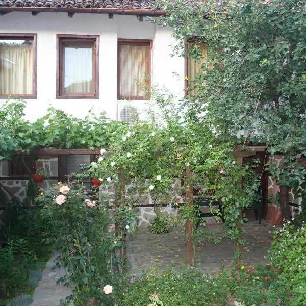 Todorova House, hotel em Zlatograd