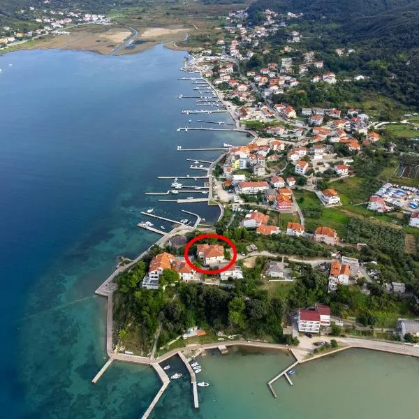 Apartments by the sea Supetarska Draga - Donja, Rab - 2013、ラブのホテル