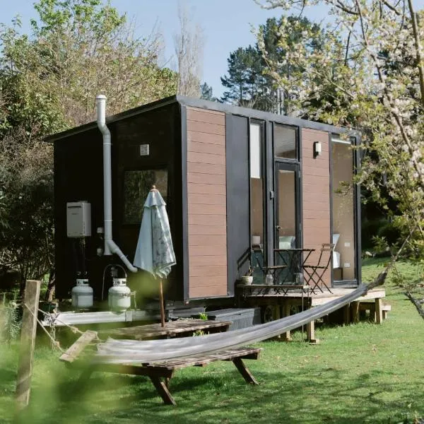 Golden Valley Retreat by Tiny Away, hotel in Waihi
