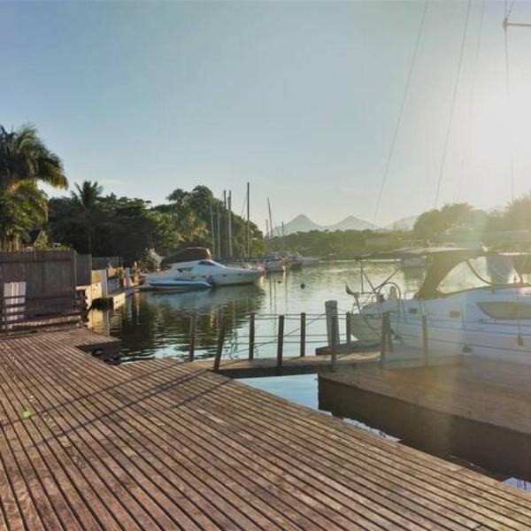 Angra dos Reis Ampla com Conforto e Deck para Lanchas