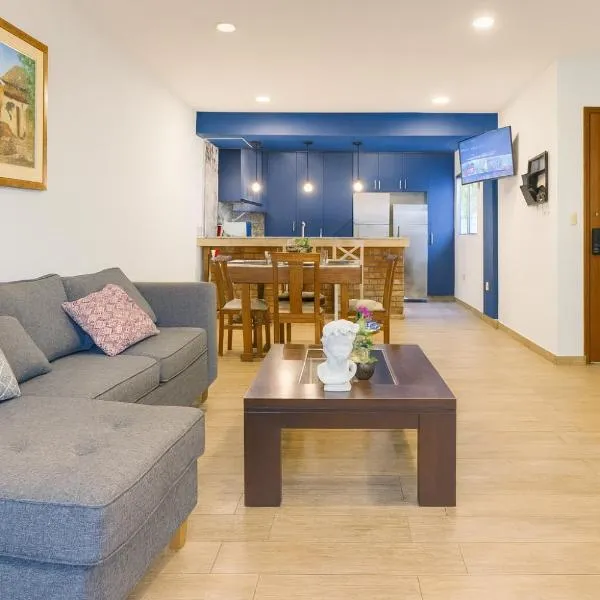 Casa estilo americano cerca del Shopping Mariscal con 2 garajes y WiFi, hôtel à Asuncion