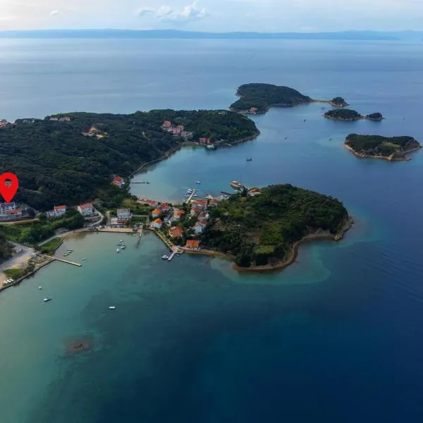 Rooms by the sea Supetarska Draga - Donja, Rab - 23068, hotel in Rab