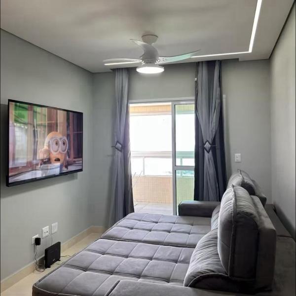 APTO BEIRA MAR - ACONCHEGANTE _ VARANDA GOURMET - WIFI - NETFLIX - TV A CABO - PRAIA GRANDE - Foto 2