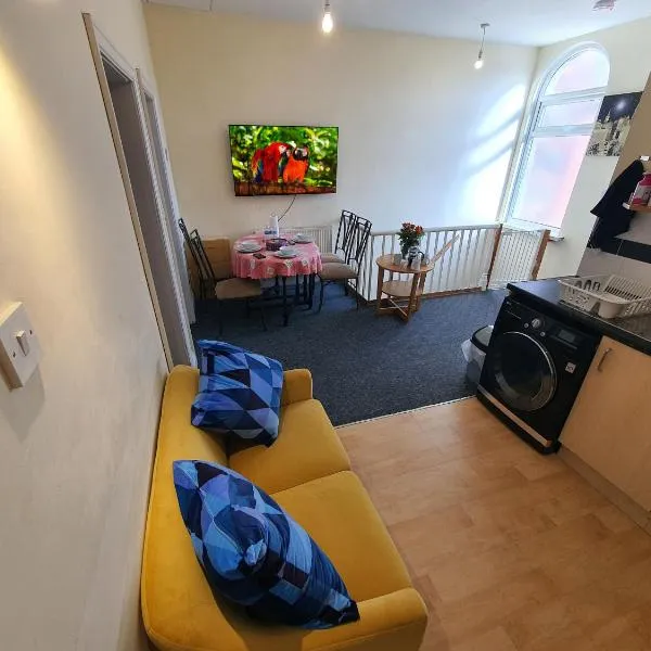 2 Bedroom Flat Free Parking Fast Wi-Fi Self Check-in Visit Manchester Oldham Bury, ξενοδοχείο σε Rochdale