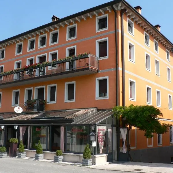 Al Cavallino Rosso, hotel v destinaci Mel