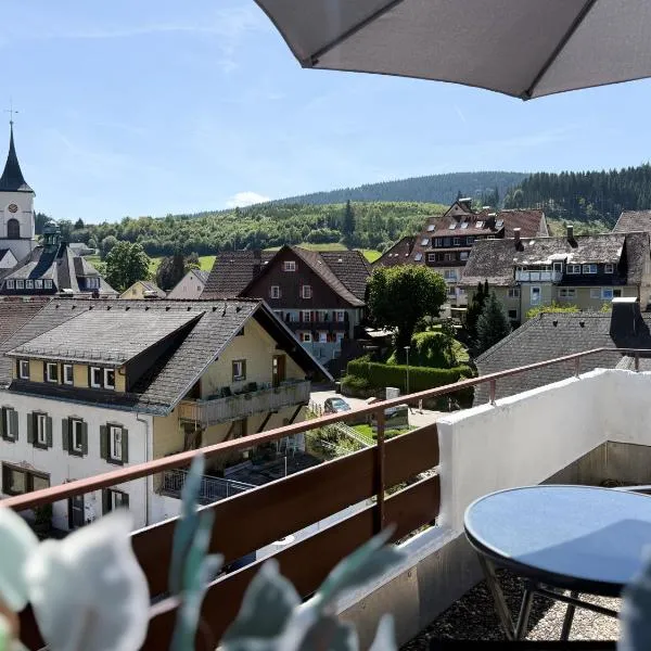 Top Penthouse mit großem Balkon und Traumaussicht, hotel i Lenzkirch
