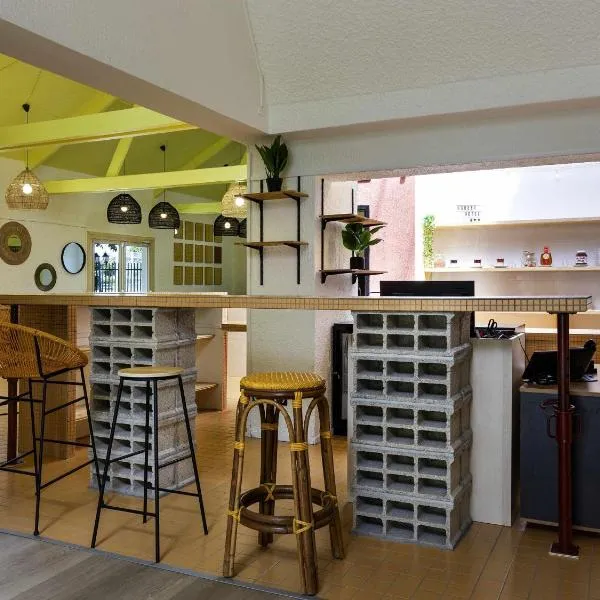 Greet Hôtel Villeneuve la Garenne - rénové、ヴィルヌーヴ・ラ・ガレンヌのホテル