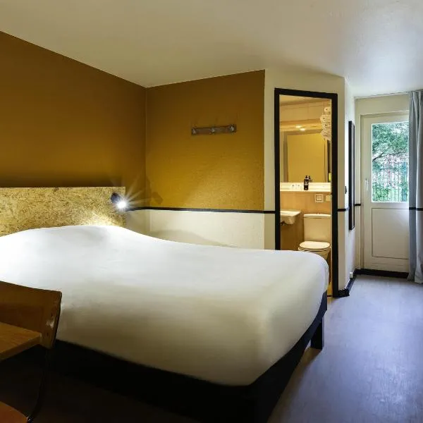 Greet Hôtel Villeneuve la Garenne, khách sạn ở Villeneuve-la-Garenne