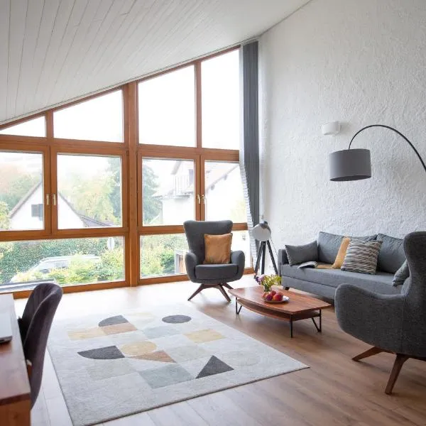 Traumhafte Architekten-Doppelhaushälfte, hotel v destinaci Unterschleißheim