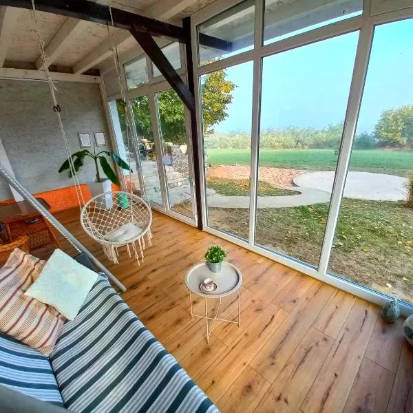 Honey hill apartment Fruska Gora, hotel v destinaci Čerević