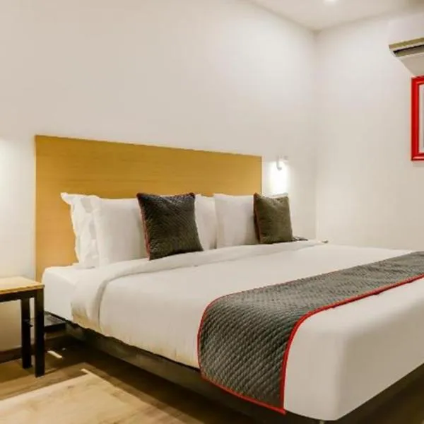 Golden World Hotel, ξενοδοχείο σε Ghaziabad