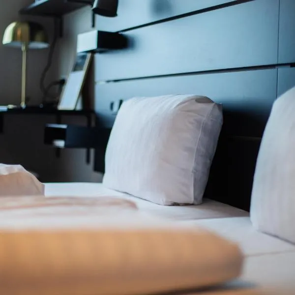 Hotel Djurhuus, ξενοδοχείο στο Τόρσχαβν