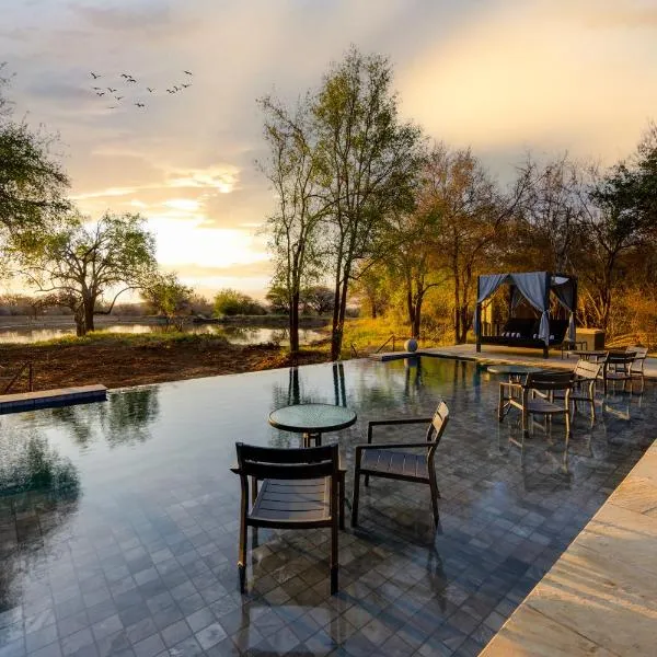 Black Rhino Game Lodge, hotel in Pilanesberg