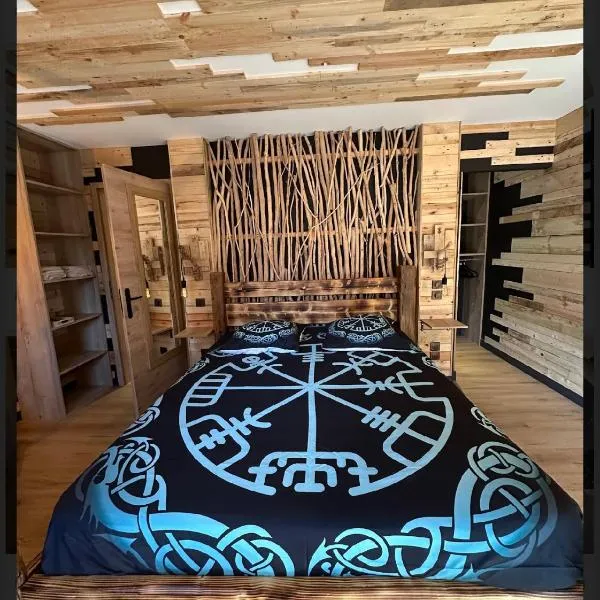 Le VALHALLA chambre freya, hotel in Forges-les-Eaux