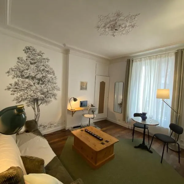 Saint-Mandé studio, proche metro Ligne 1 & Paris Centre, Wifi rapide, Ideal couple, télétravail, хотел в Сен-Манде