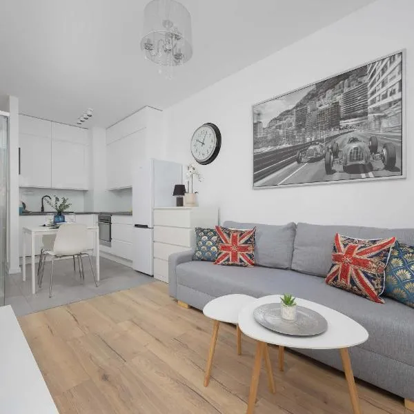 Bright Grey Apartment in Warsaw with Balcony by Noclegi Renters, hotel em Varósvia